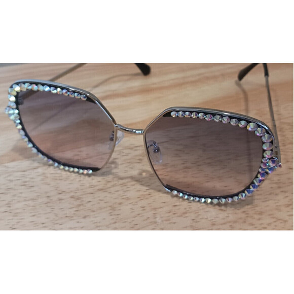 Decorative Framed Sunglasses In Light Gray - Picture 4 of 5